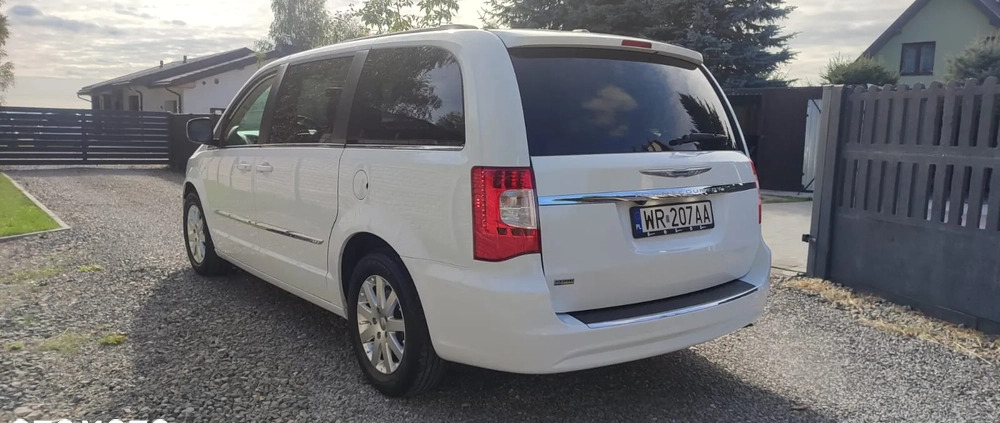 Chrysler Town &amp; Country cena 57900 przebieg: 265000, rok produkcji 2014 z Radom małe 172